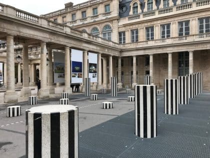 Passeio pelos jardins do Palais Royal, Paris - França