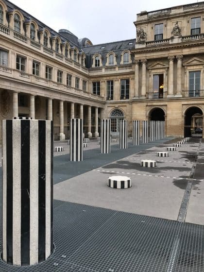 Passeio pelos jardins do Palais Royal, Paris - França