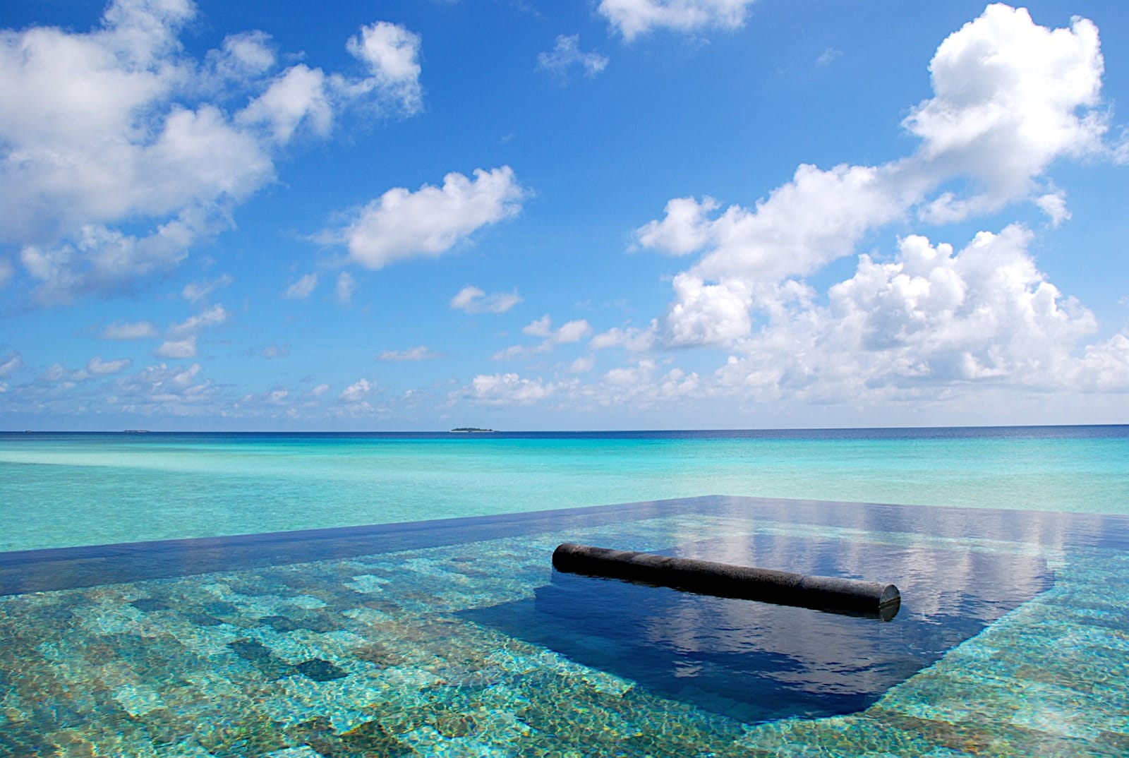 spa-pool-at-the-reethi-rah-one-and-only-resort-in-maldives