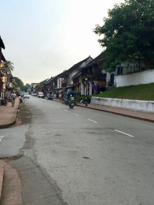 Mercado matinal local em Luang Prabang, no Laos - Nacht Market