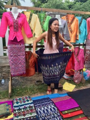 Mercado matinal local em Luang Prabang, no Laos - Nacht Market