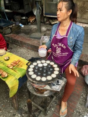 Mercado matinal local em Luang Prabang, no Laos - Nacht Market