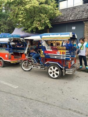 Mercado matinal local em Luang Prabang, no Laos - Nacht Market