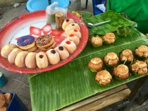 Mercado matinal local em Luang Prabang, no Laos - Nacht Market