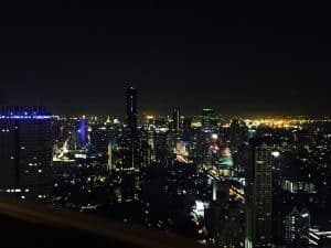 Vertigo no topo do Banyan Tree Hotel em Sukhumvit, Bangkok