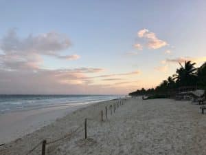 Praia em Tulum, México