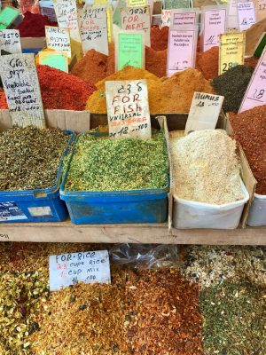 HaCarmel, o maior mercado de Tel-Aviv, em Israel