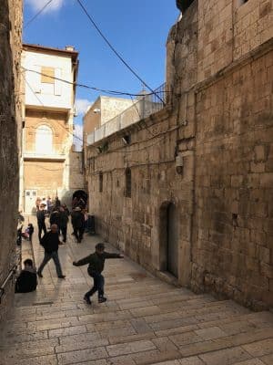 Christian Quarter, a via sagrada em Jerusalém.