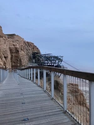 Masada. monte rochoso de topo achatado em Jerusalém