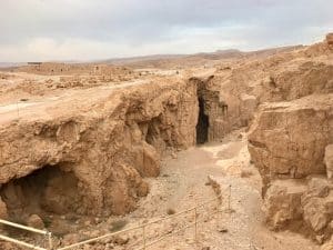 Masada. monte rochoso de topo achatado em Jerusalém