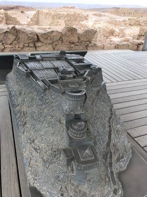 Masada. monte rochoso de topo achatado em Jerusalém