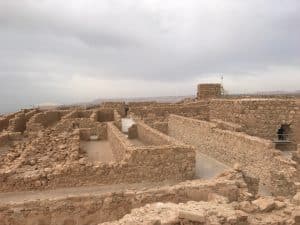 Masada. monte rochoso de topo achatado em Jerusalém