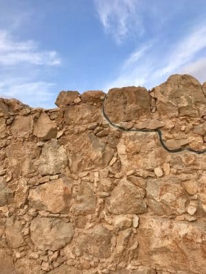 Masada. monte rochoso de topo achatado em Jerusalém