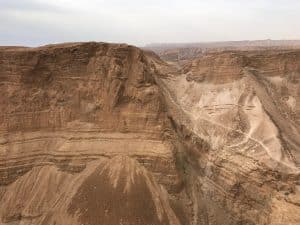 Masada. monte rochoso de topo achatado em Jerusalém