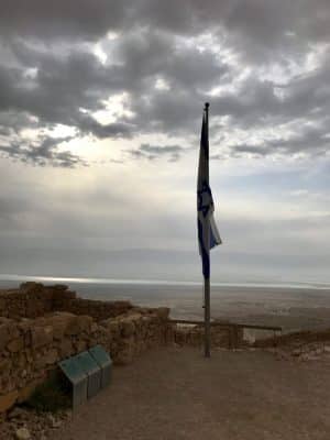 Masada. monte rochoso de topo achatado em Jerusalém