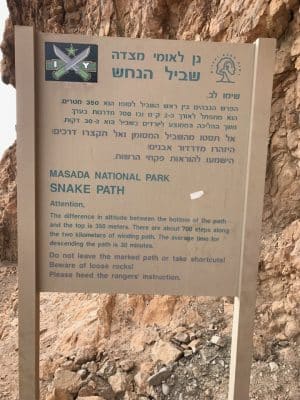 Masada. monte rochoso de topo achatado em Jerusalém