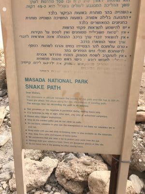 Masada. monte rochoso de topo achatado em Jerusalém