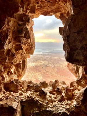 Masada. monte rochoso de topo achatado em Jerusalém