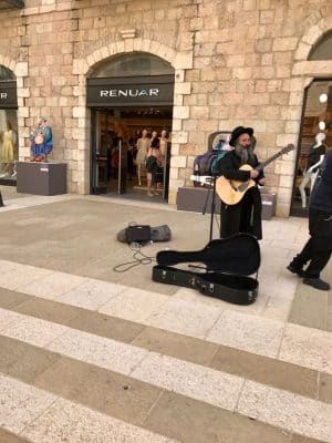 O Mamilla Mall é um complexo de lojas ao ar livre situado em Jerusalém.